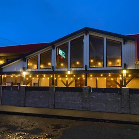 Lakewood Inn 100 Mile House Exterior foto