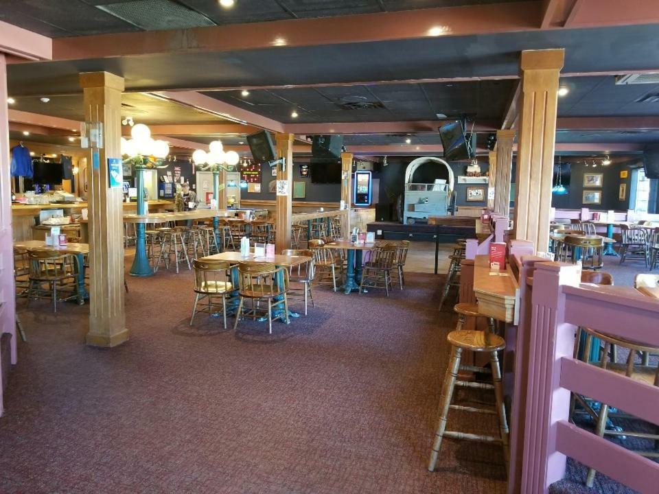 Lakewood Inn 100 Mile House Exterior foto